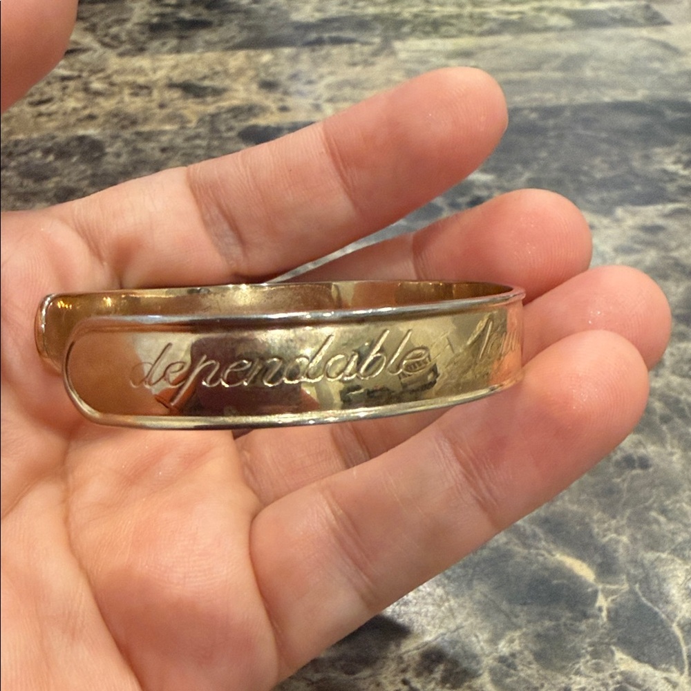 Avon Gold-Tone Engraved zodiac Taurus Bracelet - Picture 2 of 6